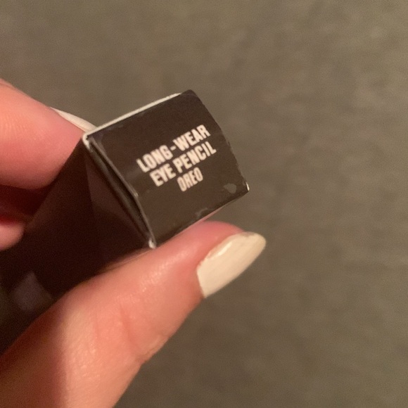 IL MAKIAGE LONG-WEAR EYE PENCIL in oreo shade - Picture 3 of 3